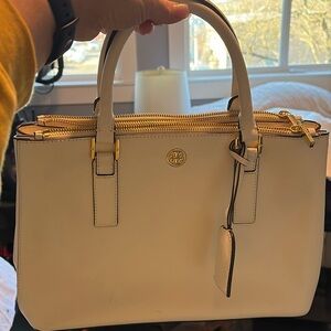 Tory Burch Creme Color purse